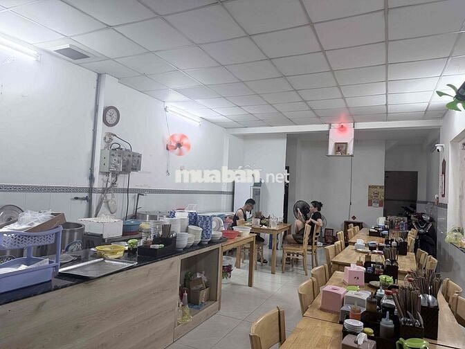 Tuyển người phụ quán