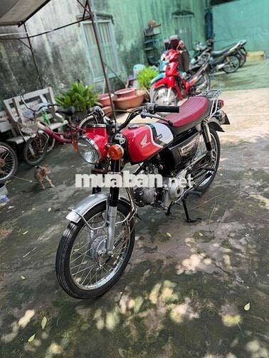 Honda CD 50 Cổ điển Đỏ, trắng, đen