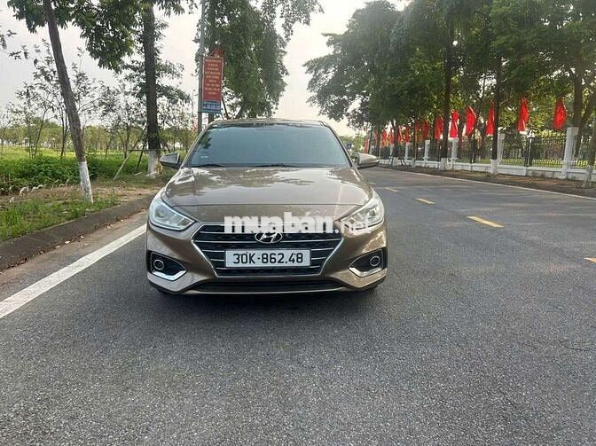 Hyundai Accent Số tự động màu Nâu