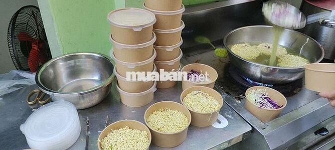 Nam phụ quán hỗ trợ ăn ở