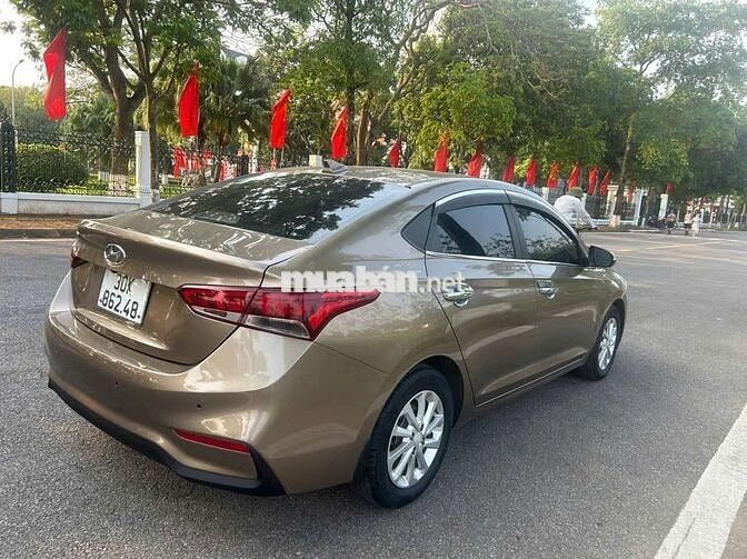 Hyundai Accent Số tự động màu Nâu