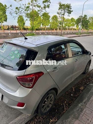 Hyundai Grand i10 Số sàn Bạc