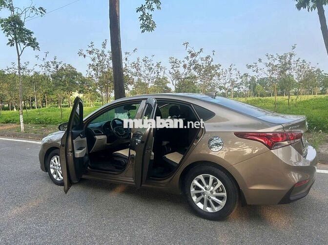 Hyundai Accent Số tự động màu Nâu