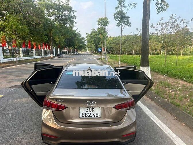 Hyundai Accent Số tự động màu Nâu