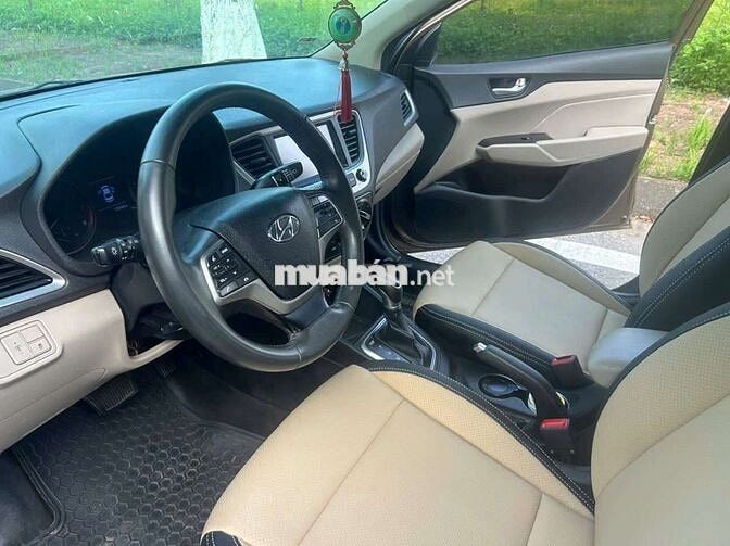 Hyundai Accent Số tự động màu Nâu