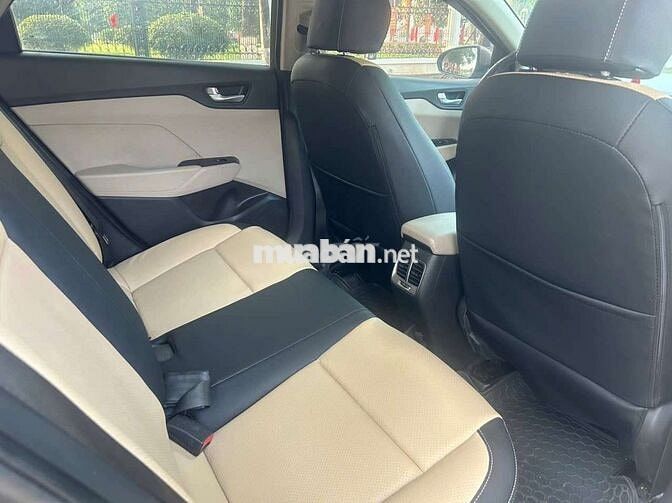Hyundai Accent Số tự động màu Nâu