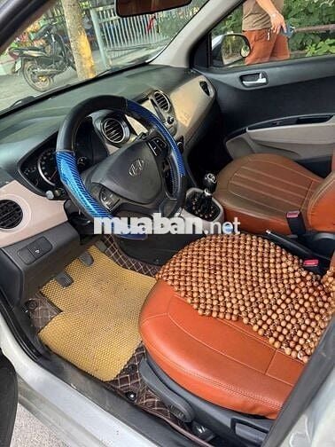 Hyundai Grand i10 Số sàn Bạc