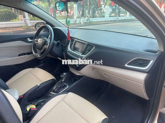 Hyundai Accent Số tự động màu Nâu
