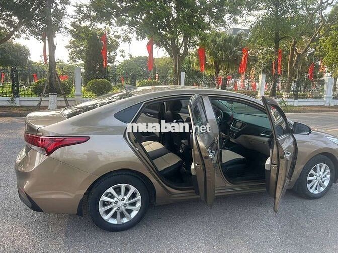 Hyundai Accent Số tự động màu Nâu