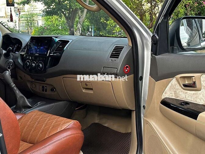 Toyota Fortuner 2012 Số sàn Bạc