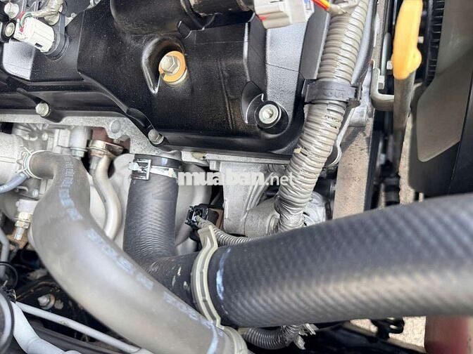 Toyota Innova 2.0E Nâu vàng 8 chỗ