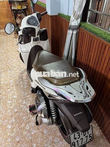 Honda SH Mode Trắng Xăng