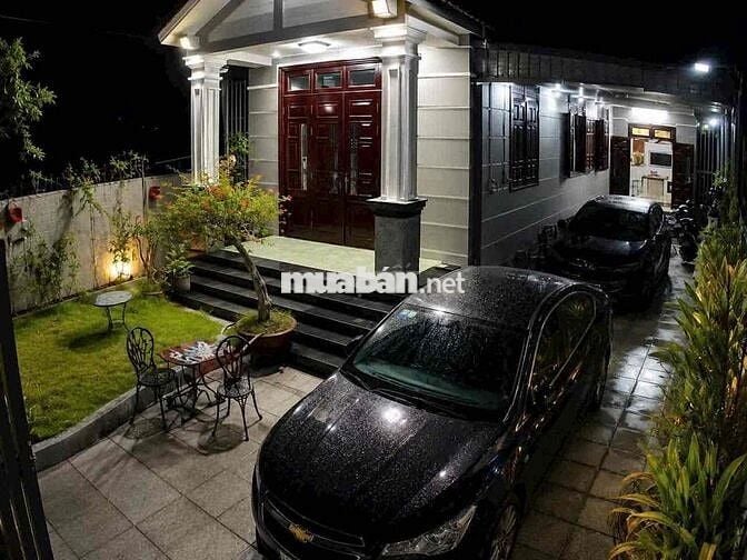 Nhà Định Hoà , Thủ Dầu Một 10x40m. 3pn full nội thất