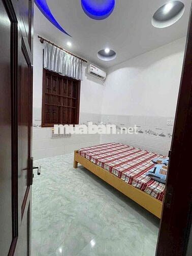Nhà Định Hoà , Thủ Dầu Một 10x40m. 3pn full nội thất