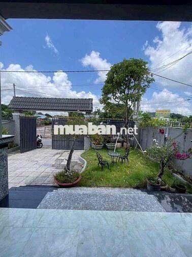 Nhà Định Hoà , Thủ Dầu Một 10x40m. 3pn full nội thất