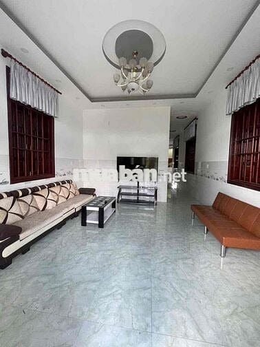 Nhà Định Hoà , Thủ Dầu Một 10x40m. 3pn full nội thất
