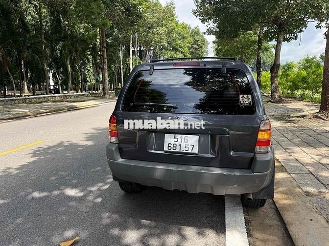Ford Escape XLT Xám 5 chỗ xăng