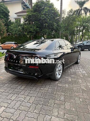 VinFast Lux A2.0 Turbo Đen 5 chỗ Xăng