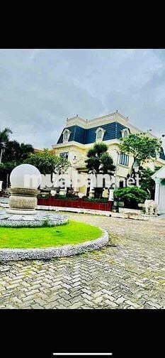 Cho Thuê Biệt Thự Giá Rẻ DT 500m2 1Trệt 1Lầu 4Pn 5Wc Hồ Bơi Sân Tenic