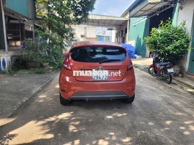Ford Fiesta Hatchback 2011 Màu Cam
