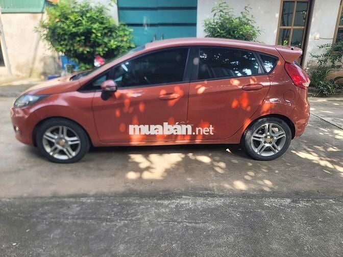 Ford Fiesta Hatchback 2011 Màu Cam