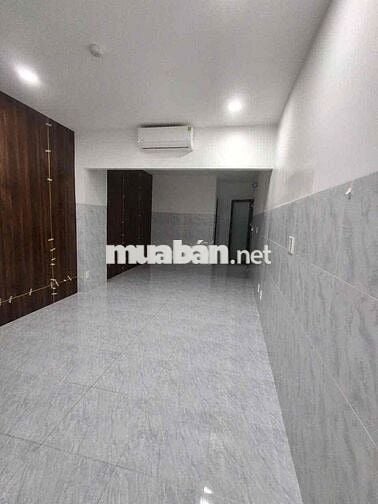 10×20. 1 trệt 4 lầu 21p đầy đủ máy lạnh, thang máy, phòng cháy chữa ch