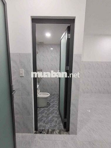 10×20. 1 trệt 4 lầu 21p đầy đủ máy lạnh, thang máy, phòng cháy chữa ch