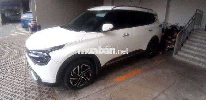 KIA CARENS Premium 2023 Trắng 31.500 Km