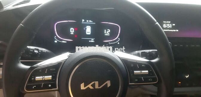 KIA CARENS Premium 2023 Trắng 31.500 Km
