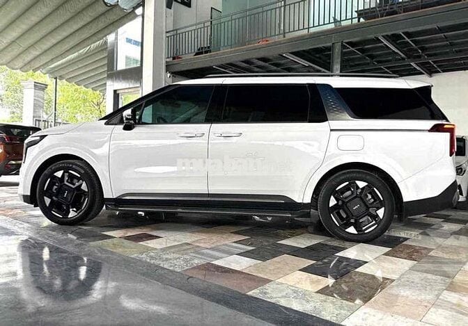 KIA Carnival Premium 8S 2024 Trắng 16.000 km