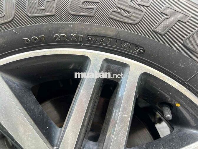 Toyota Fortuner 2019 2.7V AT 4x4 Bạc sơn zin 100%