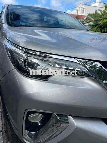 Toyota Fortuner 2019 2.7V AT 4x4 Bạc sơn zin 100%