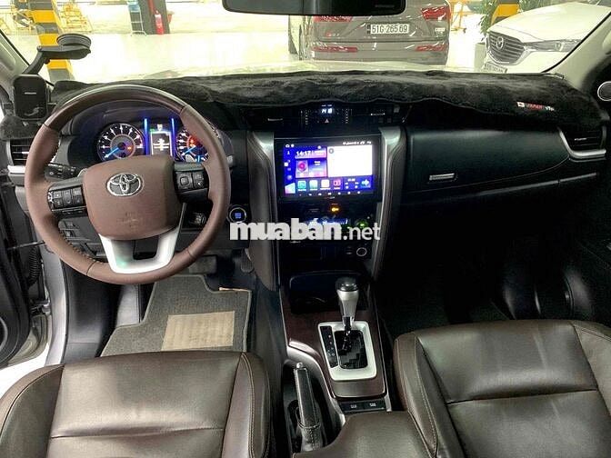 Toyota Fortuner 2.7 AT 4x2 Bạc