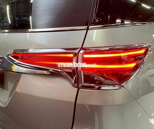 Toyota Fortuner 2.7 AT 4x2 Bạc