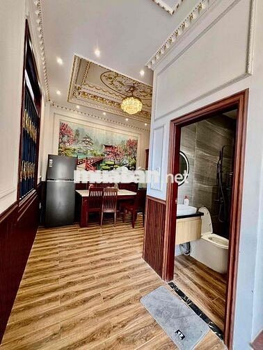 Cho Thuê Nhà Có Thang Máy Ngay Cầu Phú Long DT 5x16 1Trệt 3Lầu 4Pn 5Wc