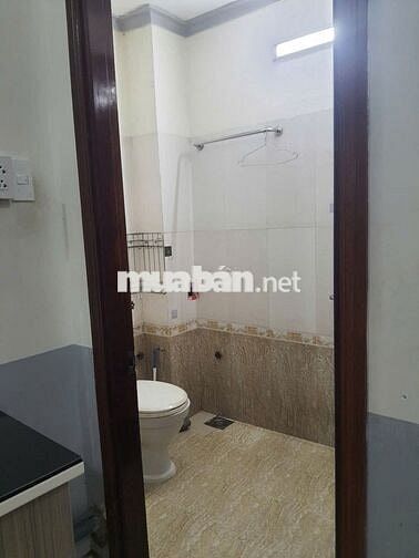  CHDV 20M2(CÓ CỬA SỔ THOÁNG MÁT) NGAY DH NGÂN HÀNG, HOÀNG DIỆU 2