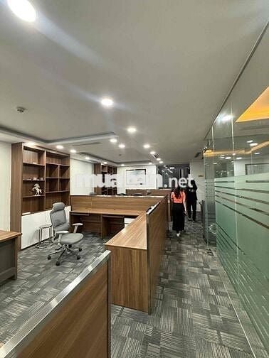 CHO THUÊ TOÀ NHÀ VĂN PHÒNG MẶT TIỀN KHU 300C GIÁ TỐT