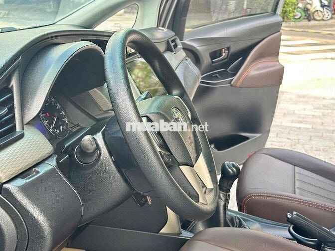 Toyota Innova 2016 Bạc Xe gia đình bao zin chếch