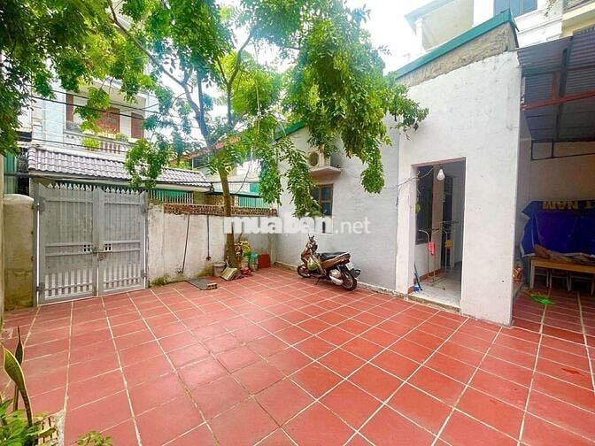 🏡 Nhà Phúc Lợi 100m² Có Sân Để 2 Ô Tô – Chỉ 6,8 Triệu/Tháng!