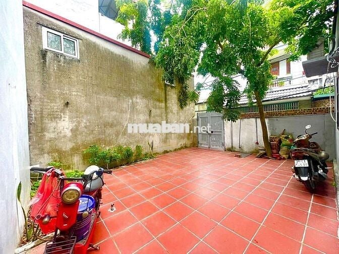 🏡 Nhà Phúc Lợi 100m² Có Sân Để 2 Ô Tô – Chỉ 6,8 Triệu/Tháng!