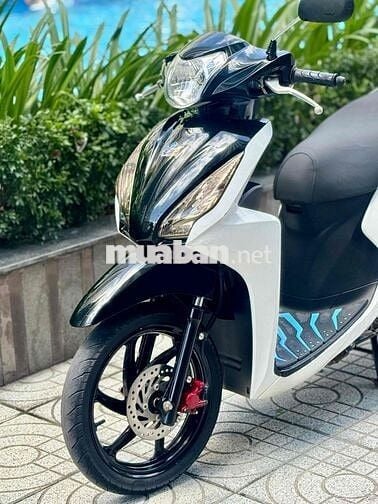 Vision 2017 trắng đen sporty (nợ xấu 9đ nhận xe)