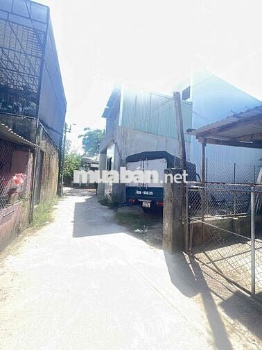 BÁN ĐẤT TẶNG NHÀ , SIÊU RẺ NGAY CHỢ , TRƯỜNG HỌC HOÀ QUÝ