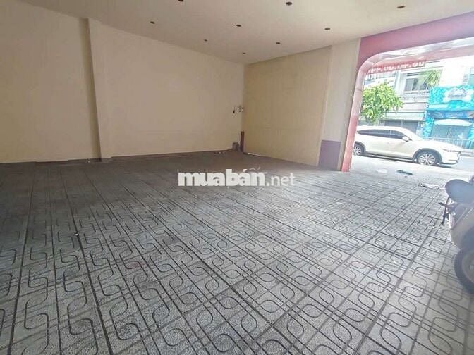 CHO THUÊ MBKD  344M2 MẶT TIỀN ĐƯỜNG BÀ HOM 130tr/ tháng