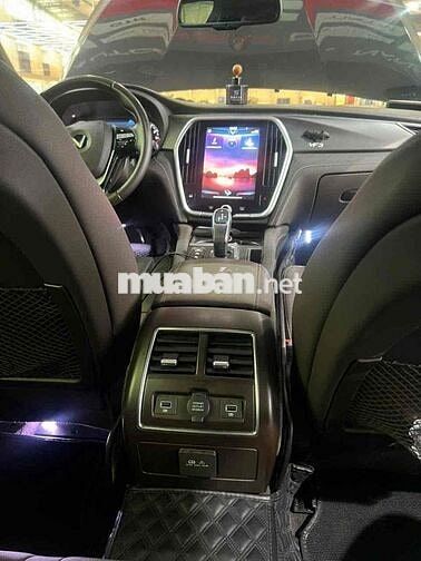 VinFast Lux A Base 2.0 AT Đen 80000 km