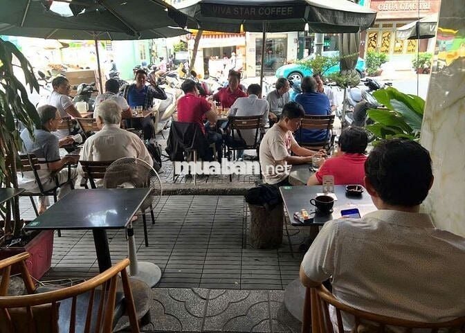 Tuyển nhân viên phục vụ quán Cafe Q11