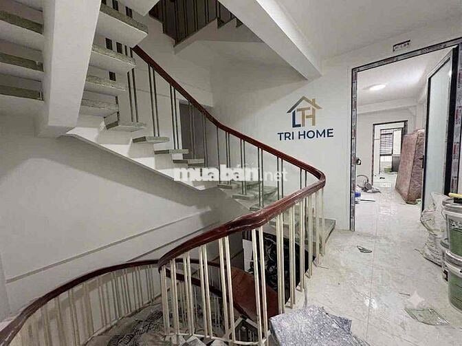 PHÒNG MỚI XÂY CHỈ 2TR5. GẦN ĐH HUFLIT