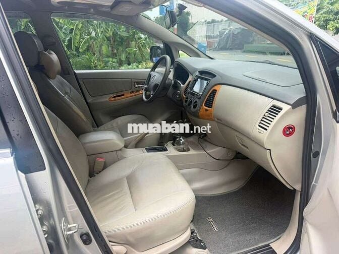 Toyota Innova số tự động 2009 Bạc 134870km