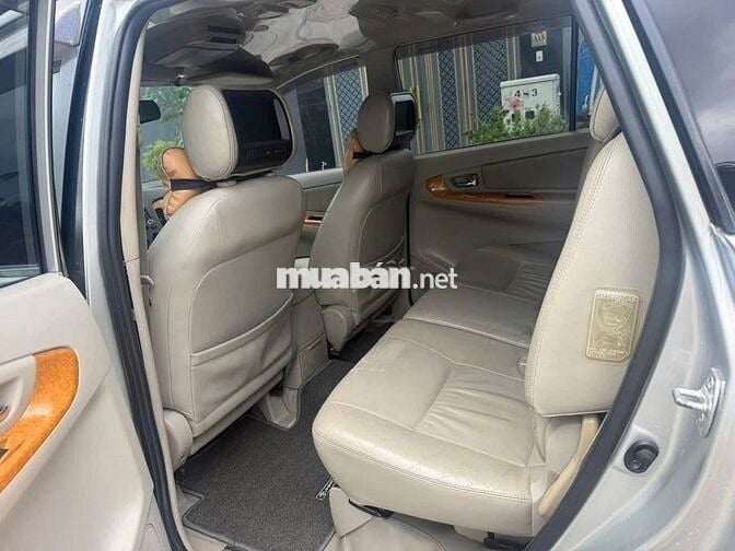 Toyota Innova số tự động 2009 Bạc 134870km