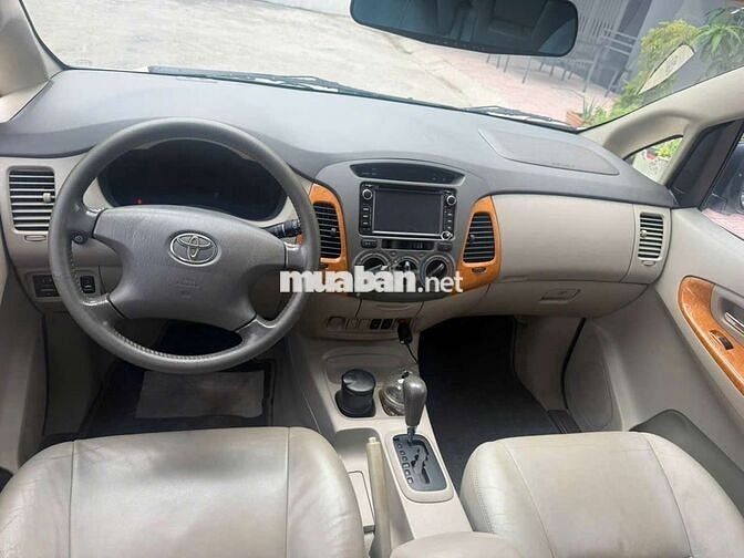 Toyota Innova số tự động 2009 Bạc 134870km