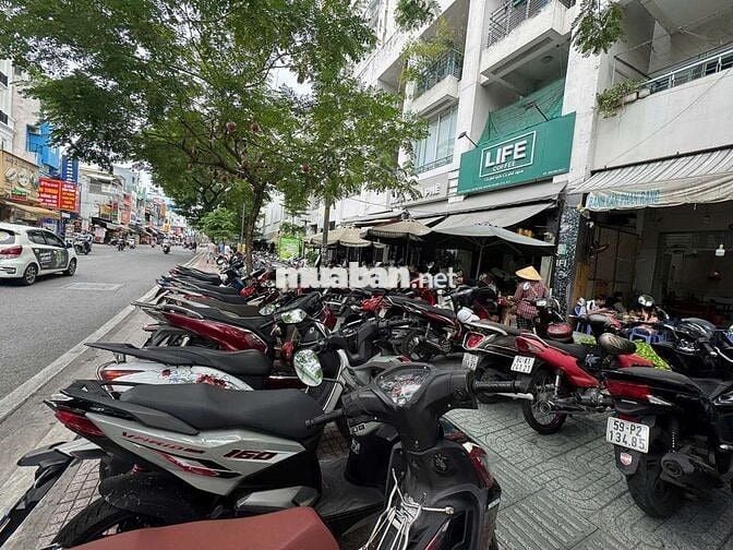 Tuyển nhân viên phục vụ quán Cafe Q11